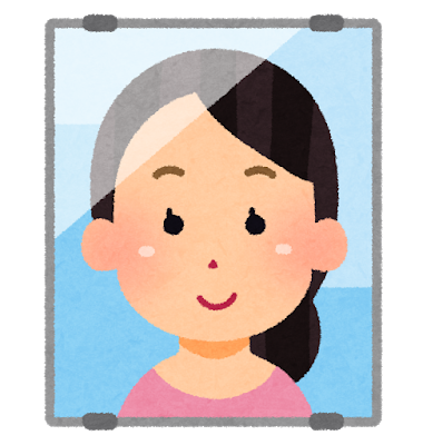 鏡を見る女性